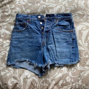 Levi’s rib cage shorts